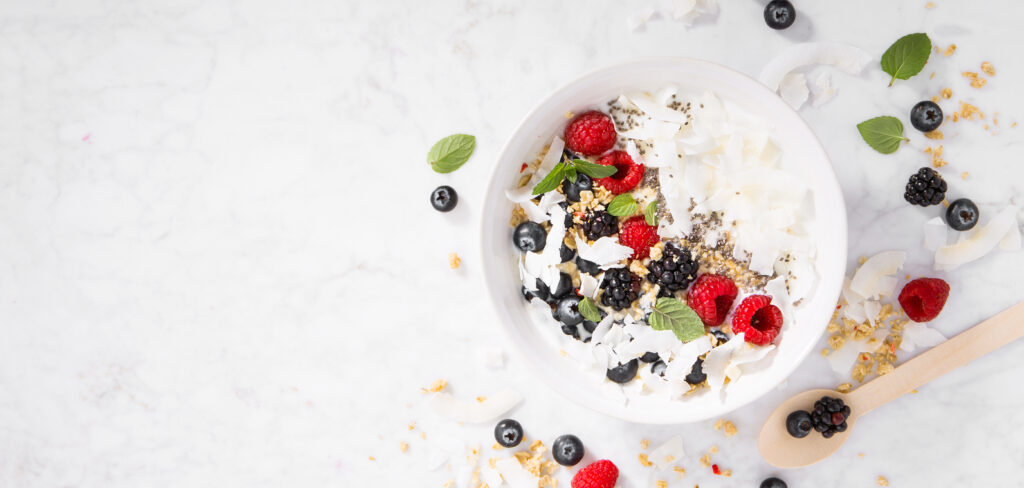 Yogur como alimento fermentado para un microbioma saludable y mejor salud mental.