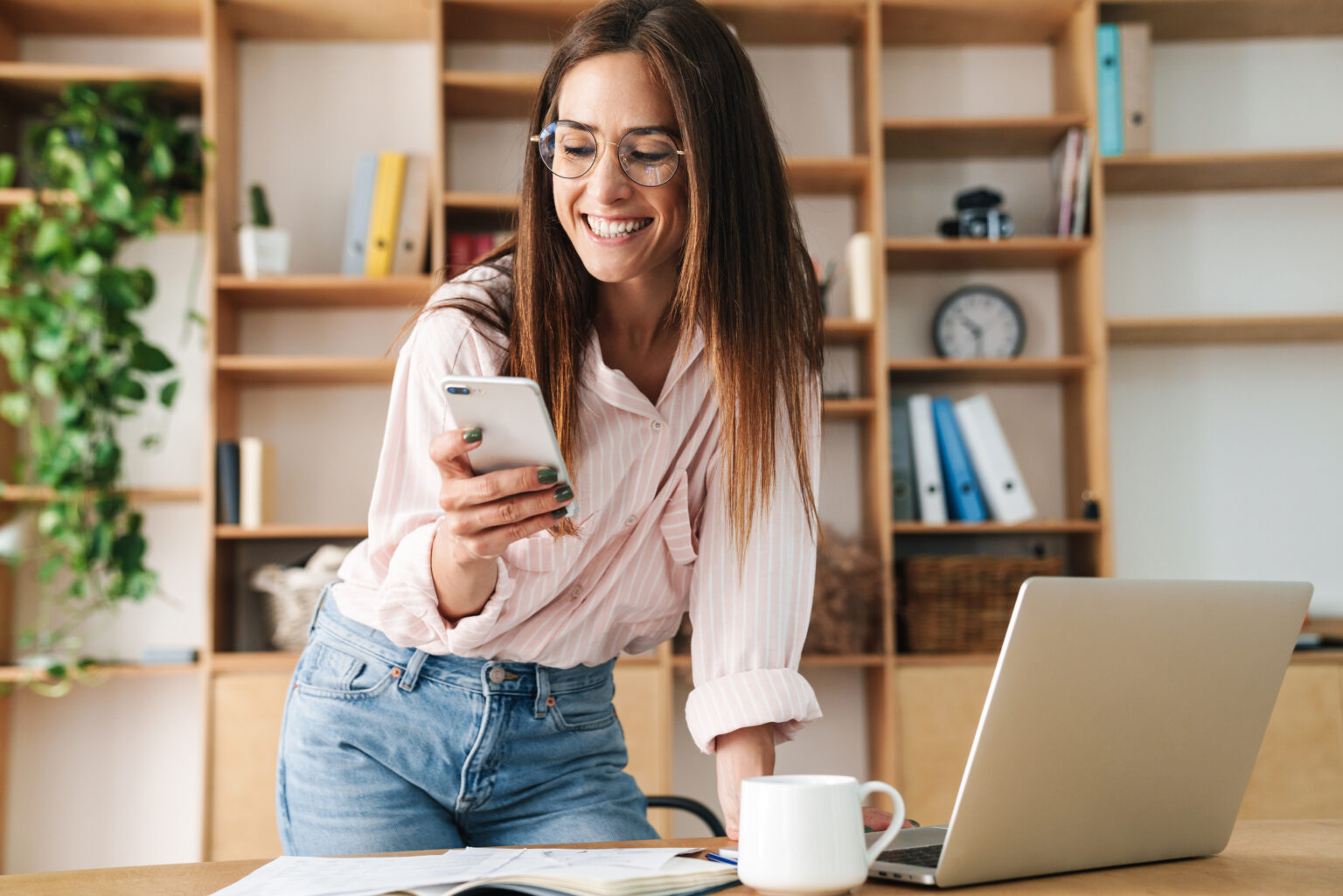 Descubre los beneficios de la desintoxicación digital para la salud mental y aprende técnicas efectivas para reducir el tiempo frente a pantallas en tu vida diaria