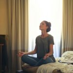 Mindfulness en la vida cotidiana: cómo encontrar calma en un mundo ajetreado