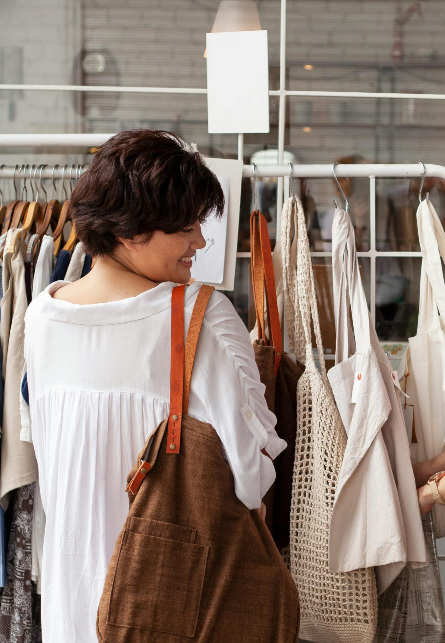Slow Fashion vs Fast Fashion: cómo hacer compras de ropa más sostenibles
