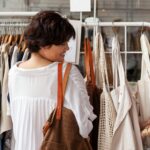 Slow Fashion vs Fast Fashion: cómo hacer compras de ropa más sostenibles