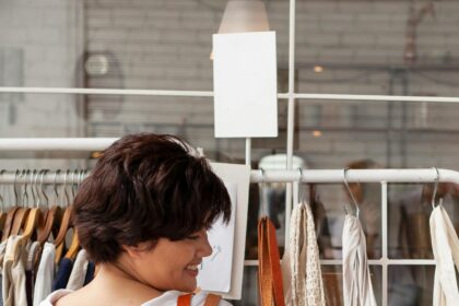 Slow Fashion vs Fast Fashion: cómo hacer compras de ropa más sostenibles